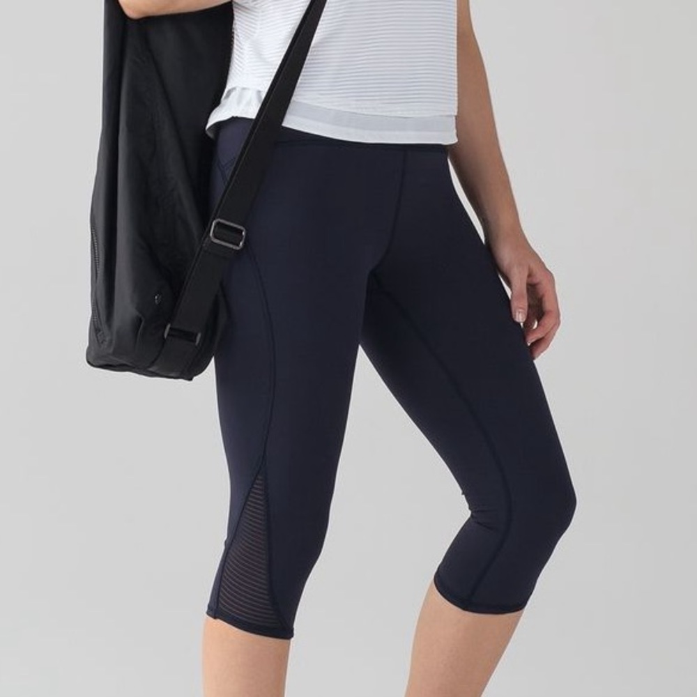 Lululemon Lean In Crop Leggings (17") Midnight blue size 4